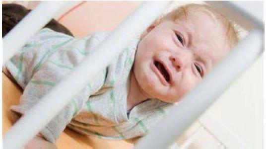 宝宝从床上掉下，如何判断宝宝的伤情是否严重呢？