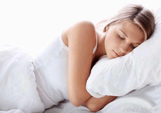 孕期睡觉时，孕妇常有这3种“情况”，可能对胎儿发育有“影响