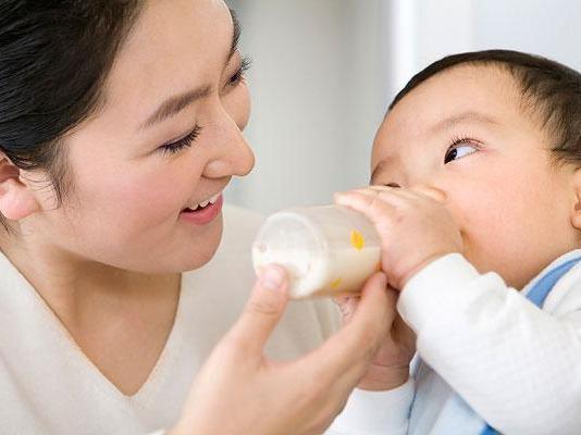儿科专家：孩子三岁前，最好少碰这三物，否则发育期脾胃差不长个