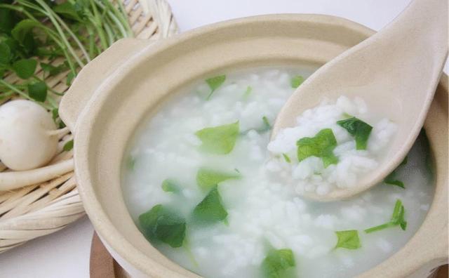 宝宝10个月还在吃泥糊吗？其实爸妈错过了很多训练咀嚼的最佳时间