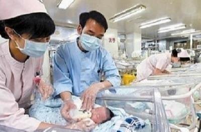 爸爸姓梁，给孩子起名字，把宝妈气坏：这不是让孩子长大当小偷吗