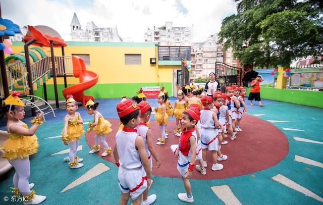 幼儿园只是带孩子玩玩不教文化知识，这个说法您同意吗？