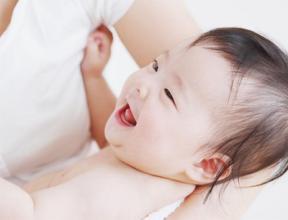 新生儿吃奶后，有这三个举动说明母乳质量高，宝妈可以放心喂奶