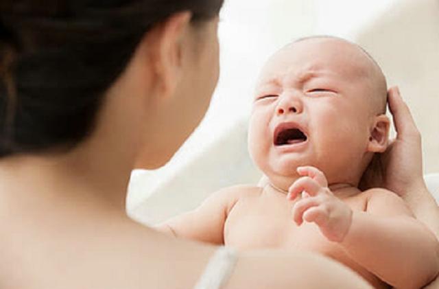 聪明家长在孩子哭后，一定不会说“不哭了”，他们都是这样做的！