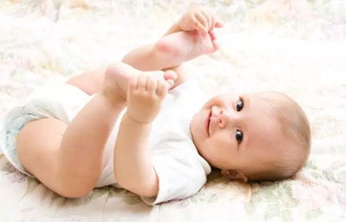 想让宝宝将来拥有大长腿？家长应做好这几点