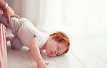 宝宝从床上掉下，如何判断宝宝的伤情是否严重呢？