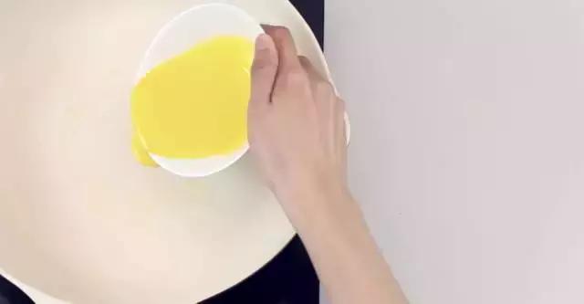 「10M+」这道补钙辅食太好吃了，可别跟宝宝抢起来！｜