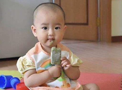 带娃时，这3种食物尽量少碰，很容易引起积食，你还给孩子吃吗？