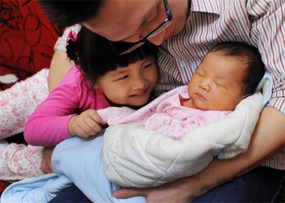 有一儿一女，钱该给他俩平分吗？网友：这选择扎心了