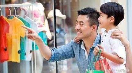 据说当妈的都有的习惯：给孩子买衣服总会大一码，你会这样做吗？