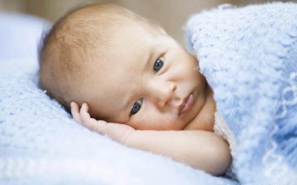 宝宝在长牙时，会有这几个信号提醒，宝妈知道吗？