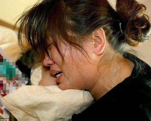 宝宝出生6天就被截肢，罪魁祸首是奶奶，妈妈无法原谅