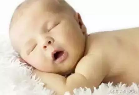 宝宝张着嘴睡觉正常吗？怎么处理？