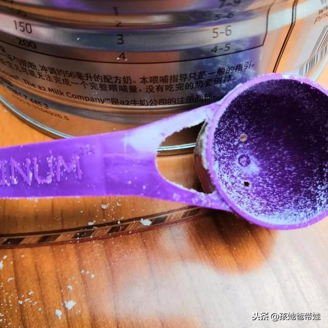 宝妈有没有注意奶粉的小勺有个小洞？