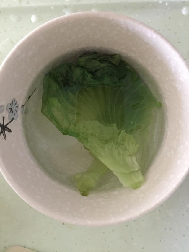 宝宝辅食——宝宝也是颜值控，一端上来就成功吸引了宝宝注意力！