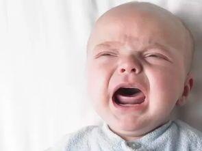 新生儿常有三个举动，暗示他需要“母乳奶粉”混合喂，不然吃不饱
