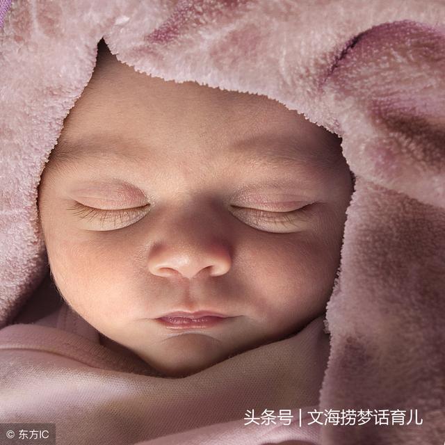 快3个月的宝宝，晚上睡12个小时，中间只吃一次母乳，正常吗？
