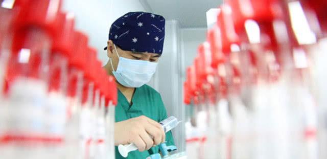 夫妻到医院做孕前检查，医生说：回去吧！原来他们没提前准备这个
