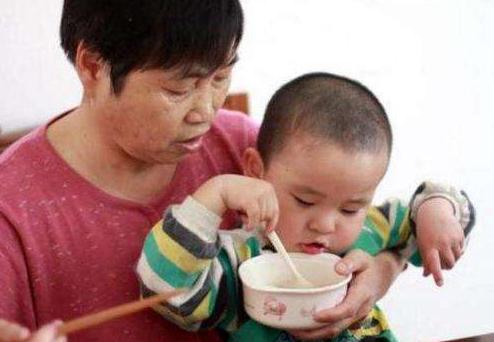霜降过后气温降，这3种饭少给孩子吃，否则孩子积食难过冬