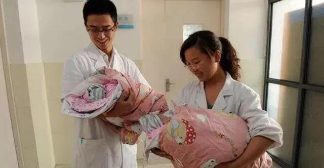 50岁高龄生二胎，生了二胎仅一年，夫妻俩整日以泪洗面