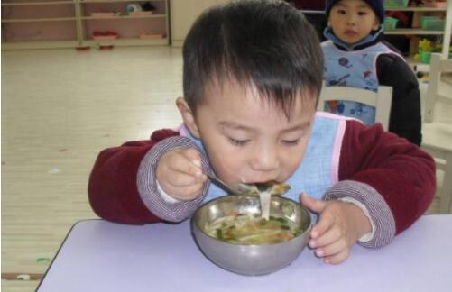 早饭吃什么？3种早饭最伤宝宝脾胃，尤其第1种，别再给宝宝吃！