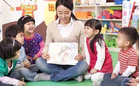 幼儿园新生报到，老师看到班级姓名表后，感觉尴尬症都要犯了