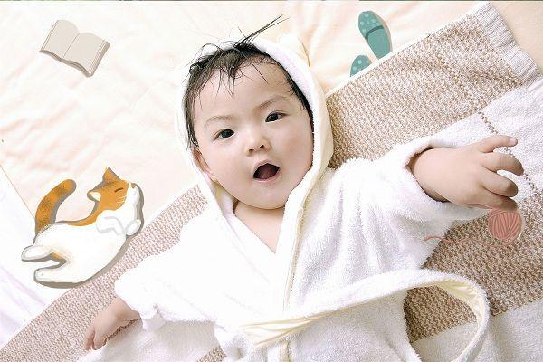 宝妈：宝宝3个半月大，还不会翻身，是不是发育迟缓呀？