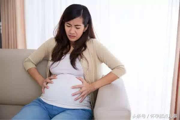 孕期问答：B超显示羊水过少怎么办？会对胎宝宝造成危险吗？