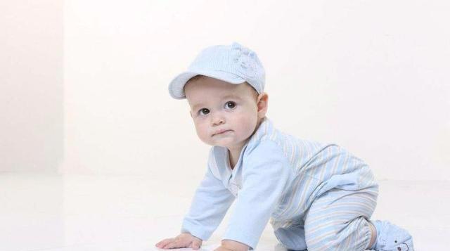 冬天来了，给宝宝的衣服要怎样穿才能既保暖又不会太多？