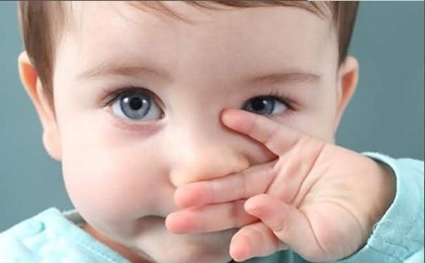 宝宝眼睛周围的分泌物太多，需要及时护理，怎样护理是关键