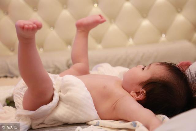 近视孩子会自卑？家长一定要帮宝宝保护好视力，再不行动就晚了！