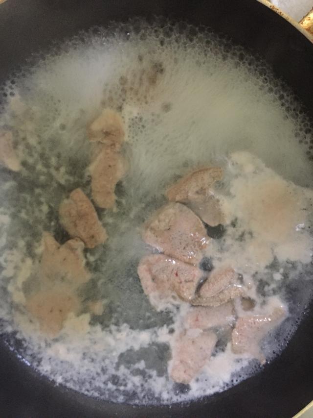 宝宝辅食——宝宝也是颜值控，一端上来就成功吸引了宝宝注意力！