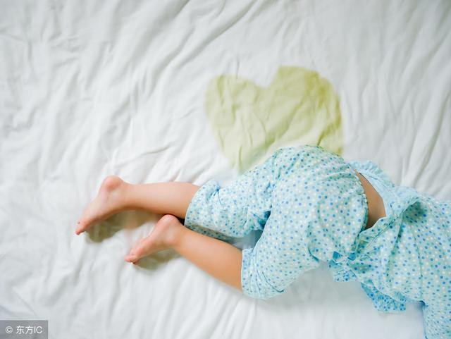 孩子尿床的原因、危害、治疗办法、以及有哪些饮食禁忌……