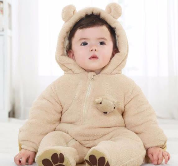 冬天来了，给宝宝的衣服要怎样穿才能既保暖又不会太多？