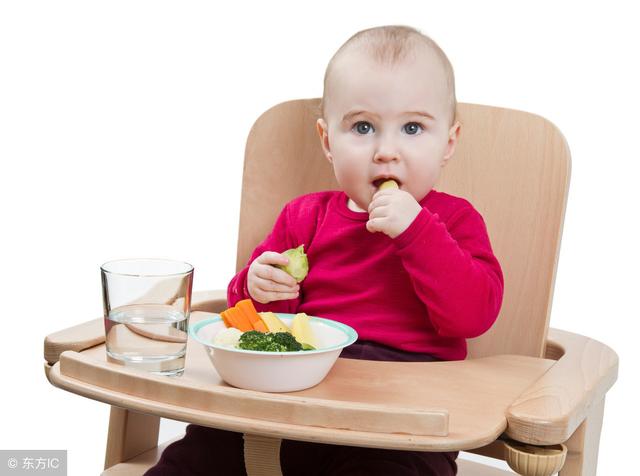 10-12个月宝宝添加辅食的注意事项，这个时期宝宝辅食学问很多！