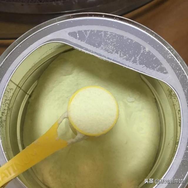 宝妈有没有注意奶粉的小勺有个小洞？
