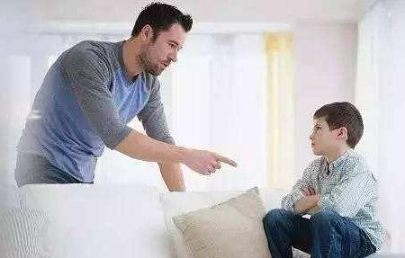 孩子没自信自卑，原来是这几句话引起的，宝爸宝妈少说几次吧