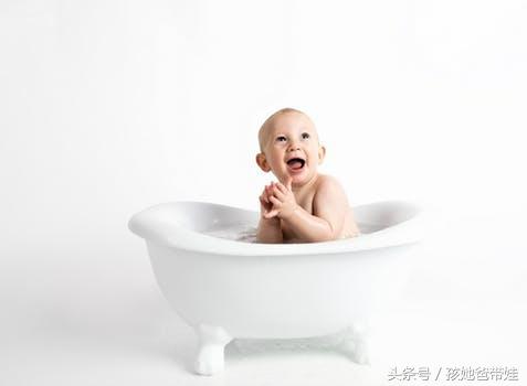 天气变冷，给宝宝洗澡真是难事，记住以下几点就够了