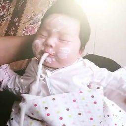新生儿吐奶不一定就不正常，比如在这两个月份里，就是正常的表现