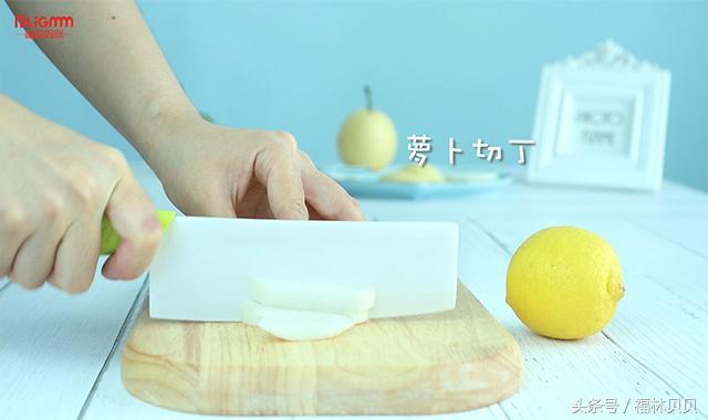 秋季干燥易上火，试试这碗神奇的萝卜雪梨水，清甜润肺宝宝少生病