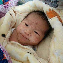 母乳喂养期间要注意，新生儿这两个表现，是在暗示宝妈母乳不足了