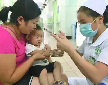 1岁宝宝持续高烧检查后是癌症，得知真相医生怒斥妈妈无知