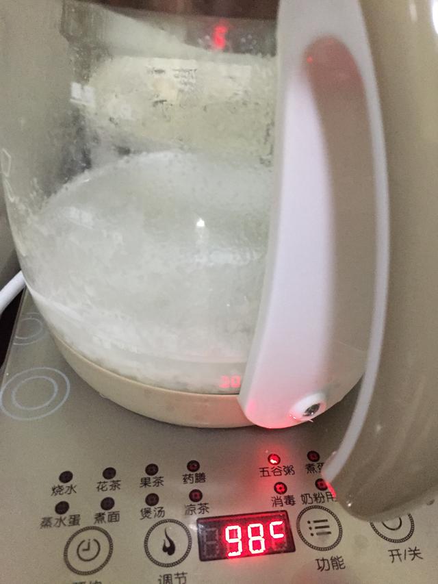 宝宝辅食-三文鱼蛋黄粥，促进宝宝大脑发育，宝宝更聪明！