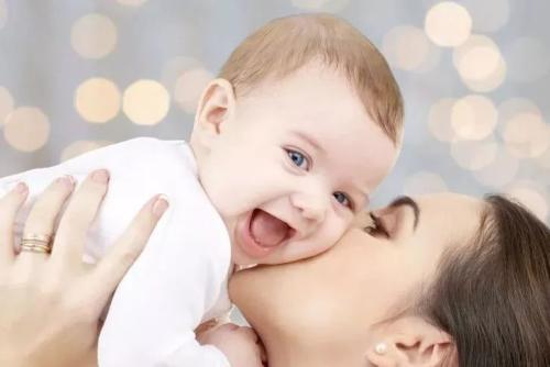 这样的喂奶方式很多宝妈都在用，其实并不科学