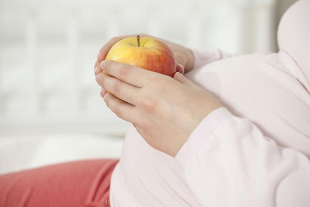 孕妈多吃这5种水果，宝宝颜值高皮肤好