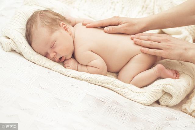 适合婴儿抚触手法与注意事项