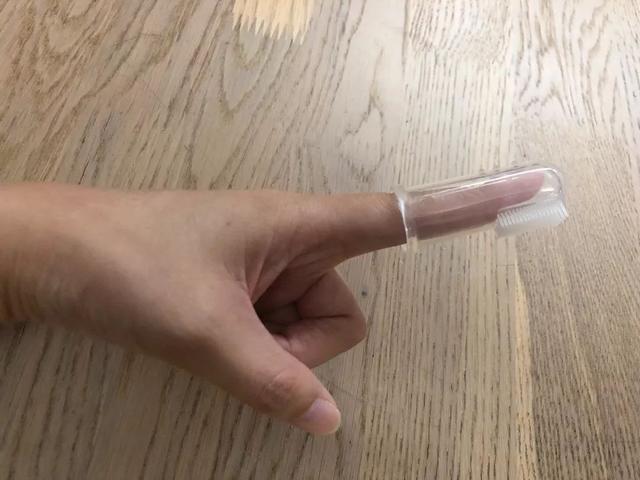 再不用正确方式给宝宝刷牙，小心严重龋齿
