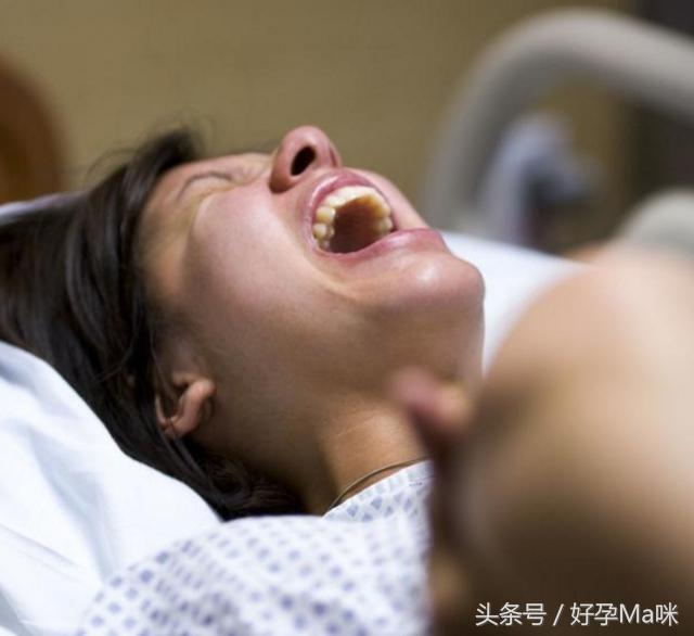 产妇顺产9斤胖宝宝，瘫倒喊冷，医生一看被子里面吓得两腿发