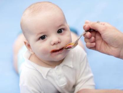 宝宝老感冒又容易积食，老吃药也不好，不如给宝宝推拿下吧