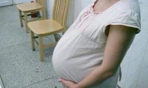 孕妇肚子超大，还以为怀了双胞胎，剖腹产时才知道真相
